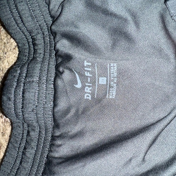 Nike Dri-Fit Shorts with liner - Picture 2 of 2